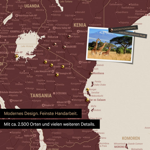 Detailreiche Afrika-Karte als Pinnwand in Bordeaux-Rot zur Markierung von 2.500 Reisezielen in Tansania, Kenia und vielen anderen afrikanischen Ländern – ideal für die Markierung vergangener Reisen und zukünftiger Reisepläne