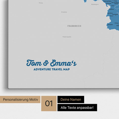 Landkarte von Niederlande, Belgien und Luxemburg als Pinnwand Leinwand in Blau mit Personalisierung und Namen in einer modernen Schreibschrift