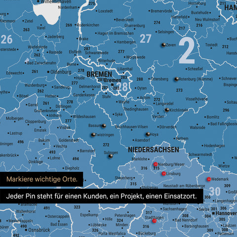 Detail einer Deutschland-Karte als Pinn-Leinwand in Blau mit Postleitzahlen von Schleswig-Holstein