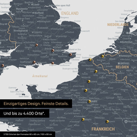 Europa Landkarte in Denim Blue als Leinwand zum Pinnen zeigt einen Ausschnitt von England, Frankreich und Belgien mit vielen Details wie Nationalparks, Flüssen und zahlreichen kleinen Orten und Städten, die teilweise mit Pins markiert sind