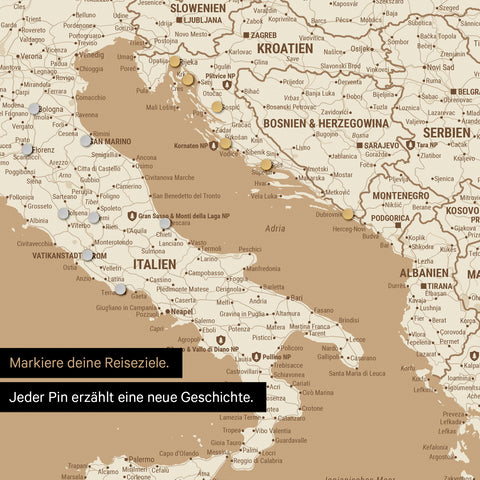 Detail einer magnetischen Europa Landkarte als Magnet-Poster in Treasure Gold zeigt einen Ausschnitt von Italien, Kroatien und Griechenland