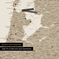 Moderne Benelux-Landkarte in der Farbe Desert Sand als Pinn-Leinwand zeigt einen Ausschnitt von Nord-Holland und Utrecht, in der bereits besuchte Reiseziele durch Pins markiert sind 