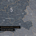 Ausschnitte einer Postleitzahlenkarte von Deutschland mit Bayern als Pinn-Leinwand in Navy Light