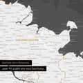 Detail einer Deutschland-Karte als Poster in Dunkelgrau mit Pins in Schleswig-Holstein