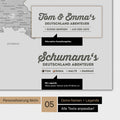 Poster einer Deutschland-Karte in Hellgrau mit Personalisierung als Logo mit Familiennamen