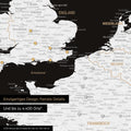 Ausschnitt einer magnetischen Europakarte in Schwarz-Weiss zeigt einen Ausschnitt von England, Frankreich und Belgien mit Details wie Nationalparks, Flüssen und zahlreichen kleineren Orten und Städten