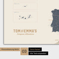 Magnet-Poster Europakarte in Navy Light mit Personalisierung im Vintage-Stil