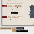 Europa-Karte in einem modernen Design in Navy Light als Pinn-Leinwand mit Personalisierung als Logo mit einer Weltkugel