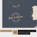 Landkarte von Europa als Poster in Hale Navy (Dunkelblau-Gold) mit Personalisierung als rundes Logo, das eine Legende für bereits besuchte Reiseziele im Rundtext beinhaltet
