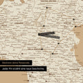 Moderne Italien Landkarte in der Farbe Treasure Gold (Gold-Beige) als Pinn-Leinwand zeigt einen Ausschnitt der Lombarbei, Südtirol und Venetien, in der bereits besuchte Reiseziele durch Pins markiert sind 