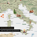 Ausschnitt einer Kinder-Europakarte als Pinn-Leinwand in Farbe White zeigt Pins von Reisezielen in Italien mit Illustrationen von dem Kolosseum und der Toskana