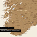 Pinnen von Reisezielen auf einer magnetischen Skandinavien-Karte als Magnetposter