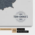 Österreich-Karte als Pinn-Leinwand in Denim Blue mit eingedruckten Namen als Logo in Form einer Sonne