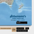 Mappa per puntine tela di una mappa fisica del mondo in Terra multicolore con personalizzazione come logo con cognome e legenda