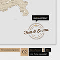 Personalisierte Magnet-Schweiz-Karte in Multicolor Beige mit eingedruckten Namen und einer Legende zur Markierung von besuchten Orten