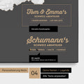 Pinnwand Leinwand einer Schweiz-Karte in Dunkelgrau mit Personalisierung als Logo mit Familiennamen