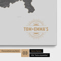 Schweiz-Karte als Pinn-Leinwand in Dunkelgrau mit eingedruckten Namen als Logo in Form einer Sonne