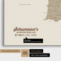 Spanien- & Portugal-Karte als Leinwand in Desert Sand mit Personalisierung als Logo mit Familiennamen und Legende für Orte, die man bereits besucht hat und noch besuchen möchte