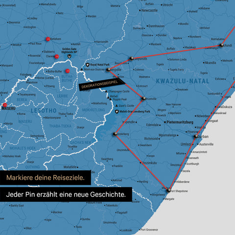Südafrika-Karte in Farbe Blau mit Pins und Garn, die Reiseziele und die Reiseroute in Lesotho und Kwazulu-Natal absteckt.