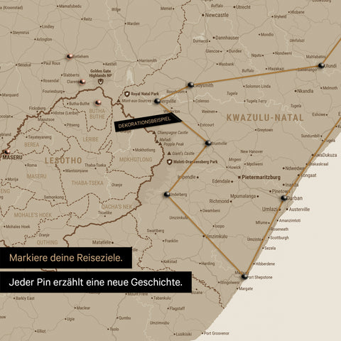 Südafrika-Karte in Farbe Desert Sand (Beige) mit Pins und Garn, die Reiseziele und die Reiseroute in Lesotho und Kwazulu-Natal absteckt.