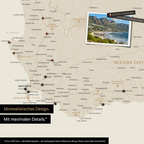 Detail einer Südafrika Landkarte als Pinn-Leinwand im minimalstischen Design und Farbe Gold, die mit Pins markierte Reiseziele in der Region rund um Kapstadt zeigt. Auf der Pinn-Leinwand können auch Fotos befestigt werden.