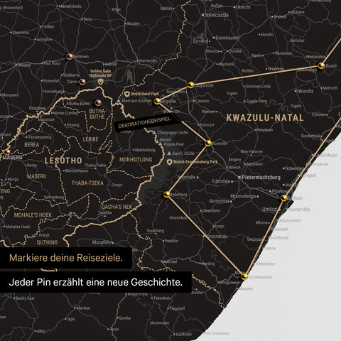 Südafrika-Karte in Farbe Light Black mit Pins und Garn, die Reiseziele und die Reiseroute in Lesotho und Kwazulu-Natal absteckt.