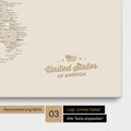 Pinnwand Leinwand einer USA Amerika Karte in Gold mit eingedrucktem Logo „United States"
