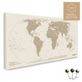 Weltkarte in der Equal-Earth-Projektion und in der Farbe Desert Sand als hochwertige Pinn-Leinwand, ideal geeignet zum Markieren von Orten und Planen von Reisen