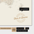 Motivi alternativi per una personalizzazione con il tuo nome su una mappa del mondo in colore oro