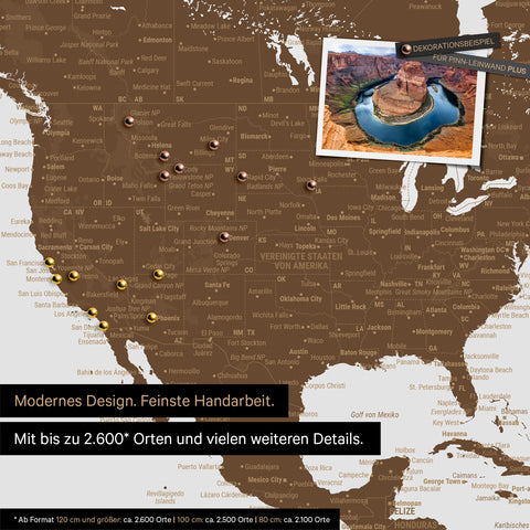 Mappa per puntine dettagliata del mondo in marrone per segnare fino a 2.600 destinazioni di viaggio negli USA, Canada e Messico, ideale per la rappresentazione visiva di viaggi passati e piani di viaggio futuri