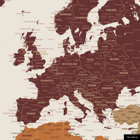 Ein detaillierter Ausschnitt einer Weltkarte-Pinnwand in der Farbe Multicolor Vivid zeigt einen Ausschnitt von Europa mit allen Ländern und Hauptstädten.