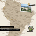 Dettaglio di una mappa del mondo magnetica come lavagna magnetica in Desert Sand (beige) che mostra il Sud America con una foto appuntata e magneti da viaggio e vacanza