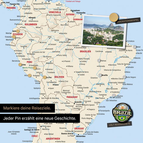 Dettaglio di una mappa del mondo magnetica come lavagna magnetica in Multicolor Classic che mostra il Sud America con una foto appuntata e magneti da viaggio e vacanza