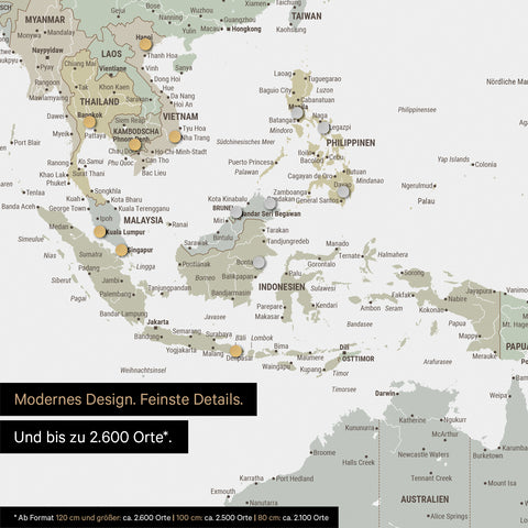 Dettaglio di una mappa magnetica del mondo in Multicolor Sage che mostra la mappa dell'Asia, con magneti che indicano le destinazioni di viaggio