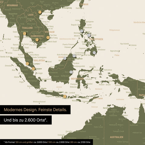 Dettaglio di una mappa magnetica del mondo in verde oliva che mostra la mappa dell'Asia, con magneti che indicano le destinazioni di viaggio