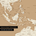 Dettaglio di una mappa magnetica del mondo in Treasure Gold che mostra la mappa dell'Asia, con magneti che indicano le destinazioni di viaggio