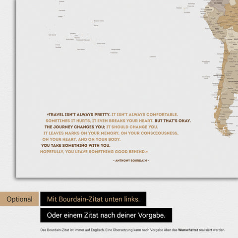 Mappa del mondo a colori multicolore beige con citazione stampata di Anthony Bourdain, che può essere sostituita con qualsiasi altra citazione durante la personalizzazione