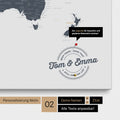 Mappa del mondo personalizzata come Mappa per puntine su tela in Denim Blue con nomi stampati e una legenda per segnare i luoghi visitati