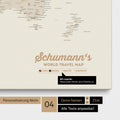 Mappa per puntine su tela di una mappa del mondo in oro con personalizzazione come logo con cognome e legenda