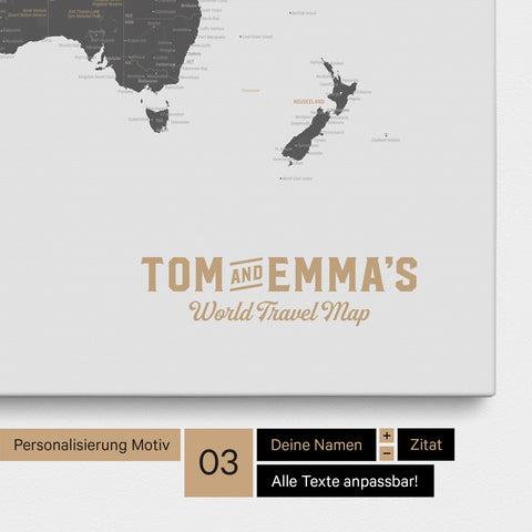 Personalizzazione di una Mappa per puntine del mondo in grigio chiaro con un logo in stile vintage, in cui è possibile modificare i nomi e la sottolinea "World Travel Map"