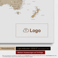 Mappa del mondo come Mappa da puntine in verde oliva, sulla quale può essere stampato un logo aziendale e possono essere effettuate ulteriori personalizzazioni come realizzazioni su misura