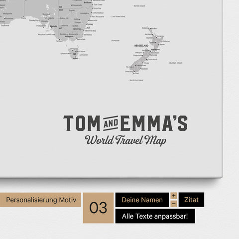 Personalizzazione di una Mappa per puntine del mondo multicolore grigia con un logo in stile vintage, in cui è possibile modificare i nomi e la sottolinea "World Travel Map"