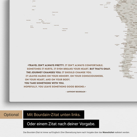 Mappa del mondo in Multicolor Light con citazione stampata di Anthony Bourdain, che può essere sostituita con qualsiasi altra citazione durante la personalizzazione