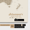 Mappa per puntine su tela di una mappa del mondo multicolore opaca con personalizzazione come logo con cognome e legenda