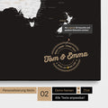 Mappa del mondo personalizzata come Mappa per puntine su tela in bianco e nero con nomi stampati e una legenda per segnare i luoghi visitati
