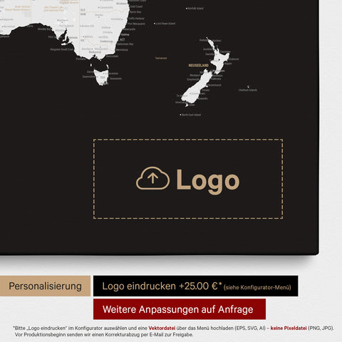 Mappa del mondo come Mappa da puntine in bianco e nero, sulla quale può essere stampato un logo aziendale e possono essere effettuate ulteriori personalizzazioni come realizzazioni su misura