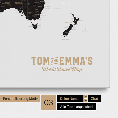Personalizzazione di una Mappa per puntine del mondo in Light Black (bianco nero) con un logo in stile vintage, in cui è possibile modificare i nomi e la sottolinea "World Travel Map"
