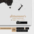 Mappa per puntine su tela di una mappa del mondo in Light Black (bianco nero) con personalizzazione come logo con cognome e legenda