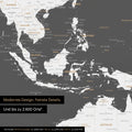 Dettaglio del poster della mappa del mondo in grigio scuro che mostra le mappe dell'Asia