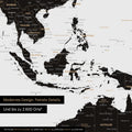 Dettaglio del poster della mappa del mondo in nero chiaro che mostra le carte dell'Asia